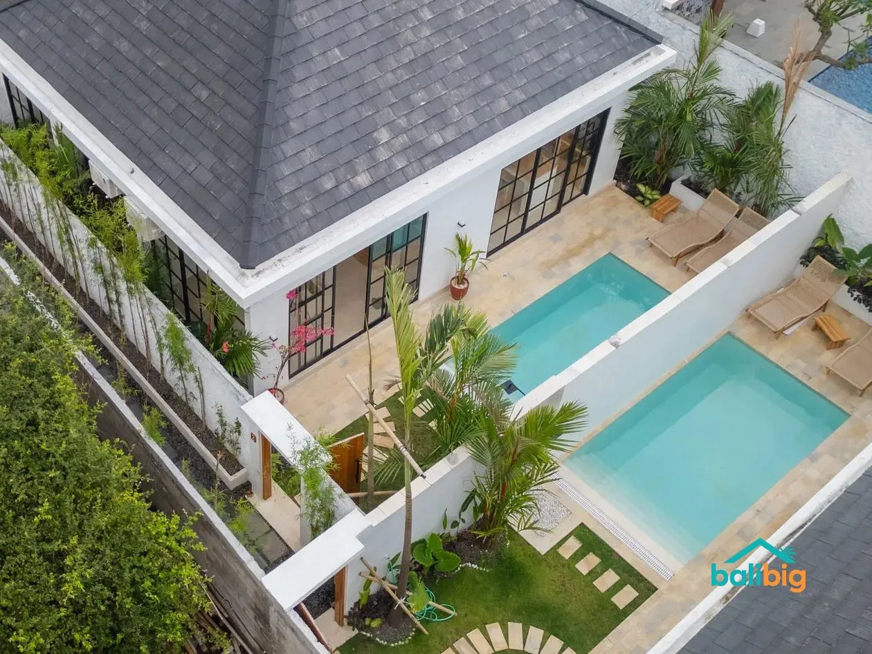 Manukyan Estate White Villas in Uluwatu